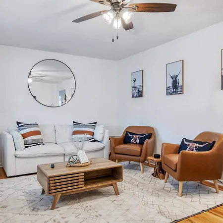 Western Wentzville Bungalow By Staylage